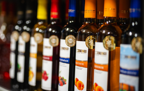 Mokos gyümölcsborok friss, zamatos, hazai gyümölcsökből, víz, színező-, és ízesítőanyagok hozzáadása nélkül.